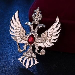"Royal-inspired lion head lapel brooch with chain detail and gemstone eyes"